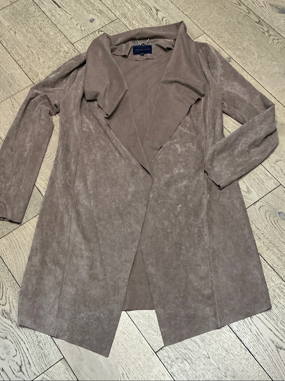 Woman’s Adrienne Vittadini tan ultra suede coat. Medium. Unlined. Stretchy! Cute